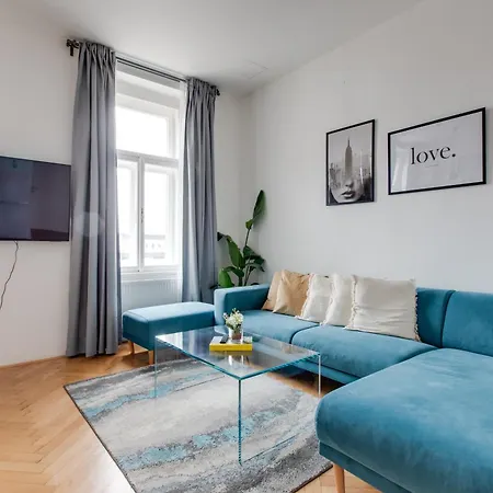 Stylish Quiet 2bds Flat Letna Park - U14