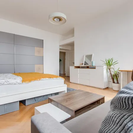 Apartment Stylish Quiet 2bds Flat Letna Park - U14