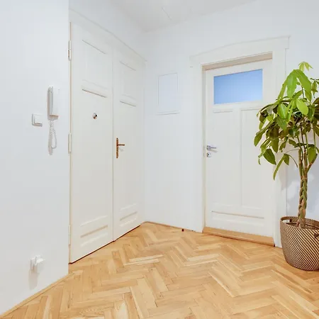 Stylish Quiet 2bds Flat Letna Park - U14